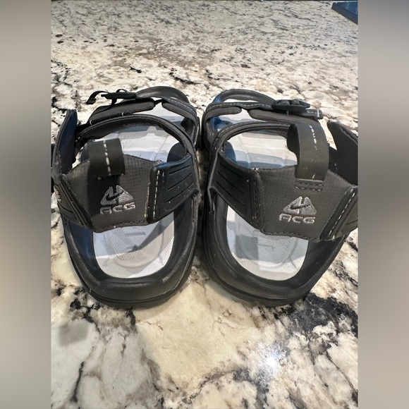 Nike Womens Sandals - Picture 2 of 5